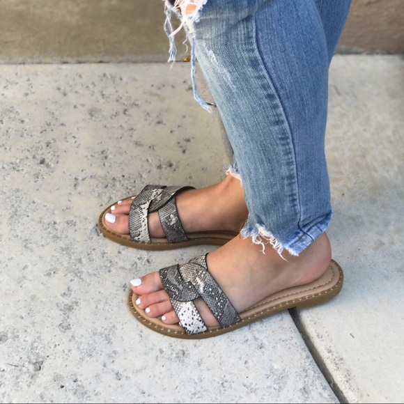 CLEARANCE-FIRM‼️Sugar Snakeskin Slip On’s - Picture 3 of 8